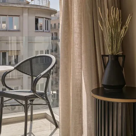 Vision Omonia, Hotell