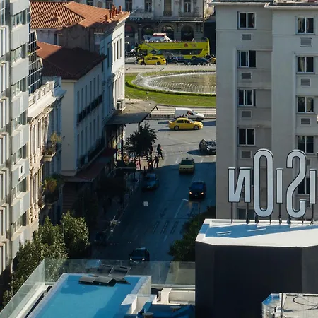 Vision Omonia, Hotell