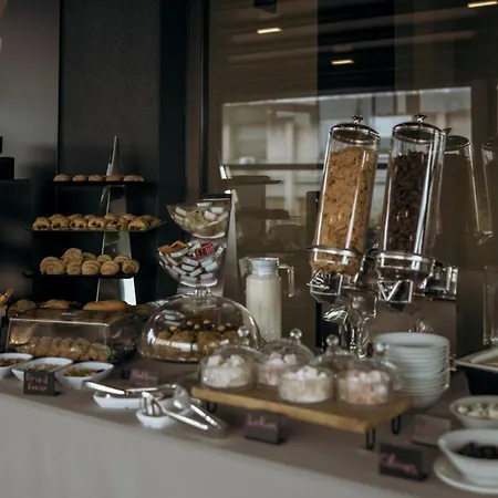 Vision Omonia, Hotell Aten